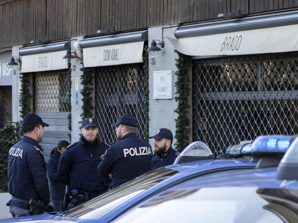 La polizia all\'esterno del ristorante \'\'Brado\'\' dove e\' stato commesso il femminicidio, Roma, 14 gennaio 2023. athesiadruck2_20230115172113142_51025d467d72af1964be69dfe7c9e882