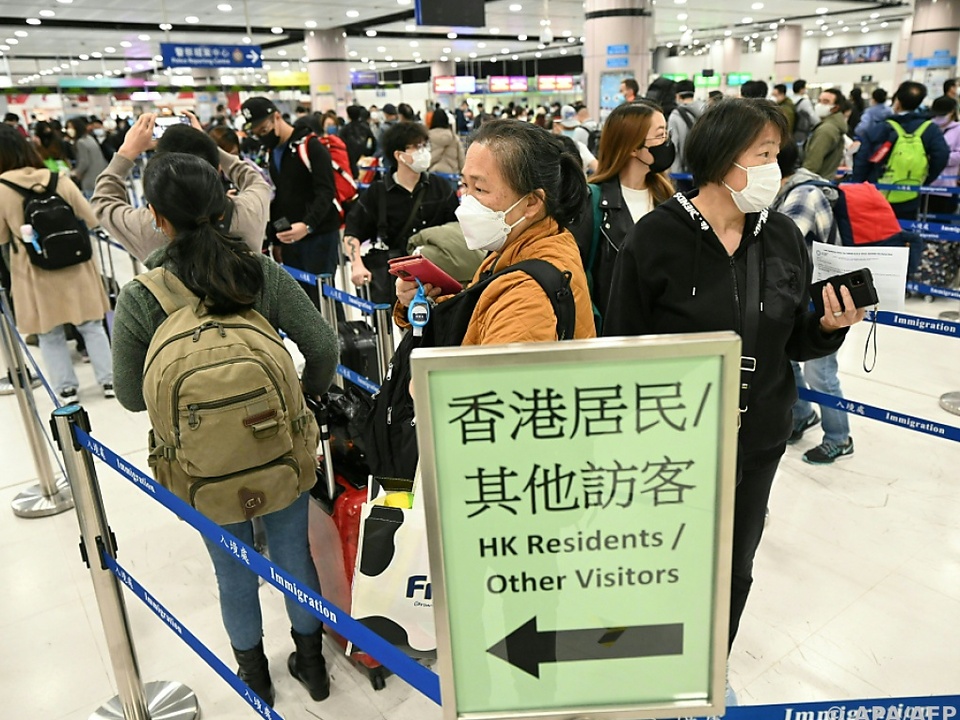 Grenzen offen: Zehntausende reisen von Hongkong nach China