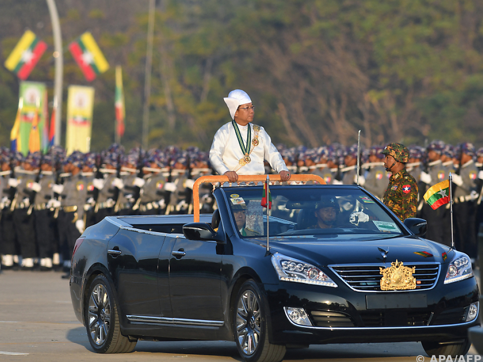 Juntachef Min Aung Hlaing bei Militärparade