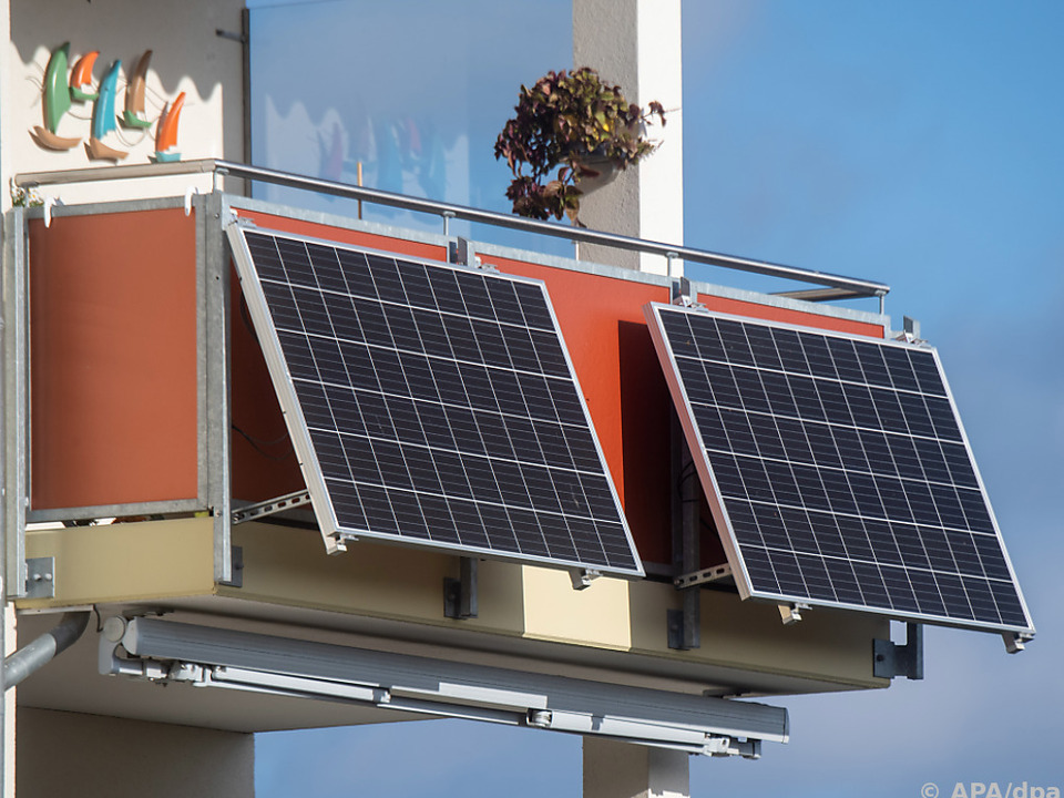 Mini-PV-Anlagen müssen in Erscheinungsbild des Gemeidebaus passen balkonkraftwerk