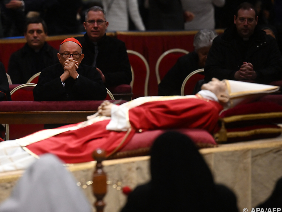 Noch bis Mittwochabend ist Benedikt XVI. im Petersdom aufgebahrt
