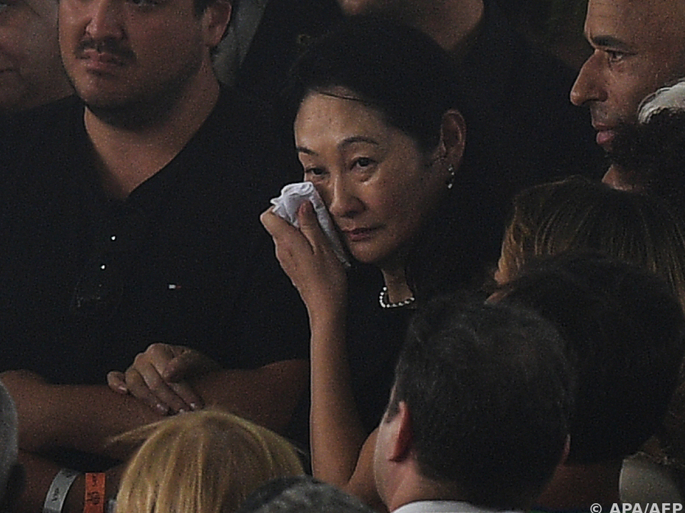 Peles Witwe Marcia Aoki bei der Trauerfeier Anfang Jänner