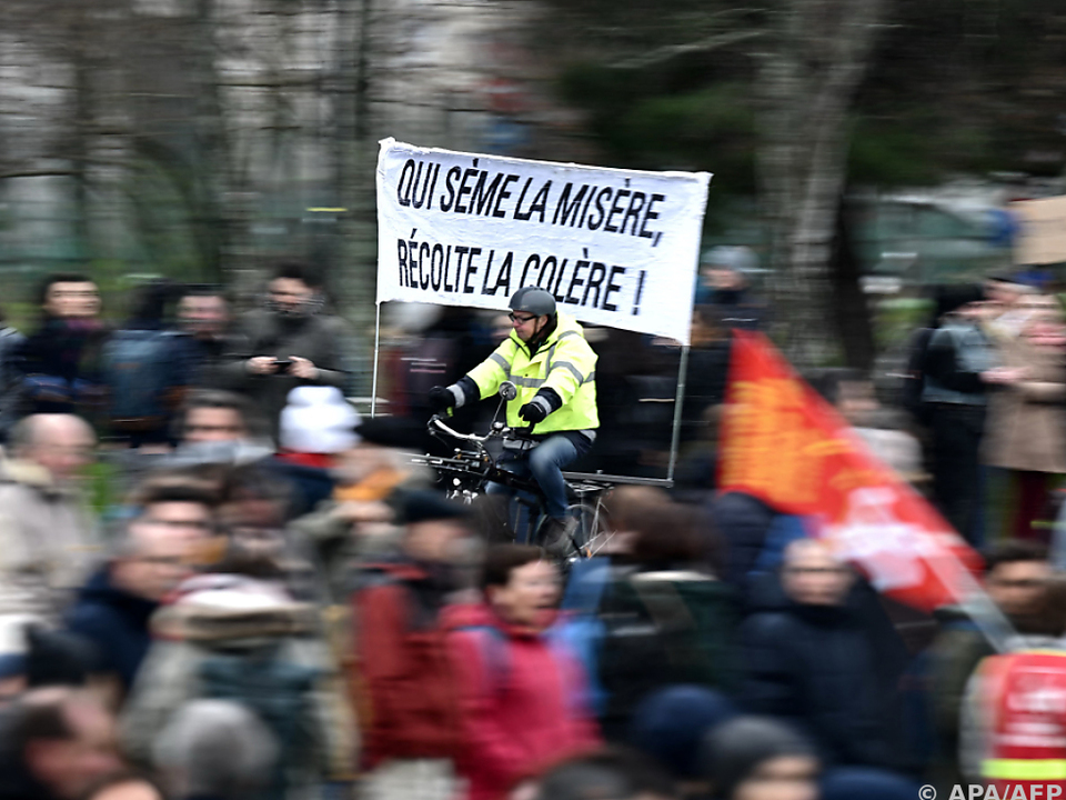 Spruchband bei Demonstration in Nantes: \