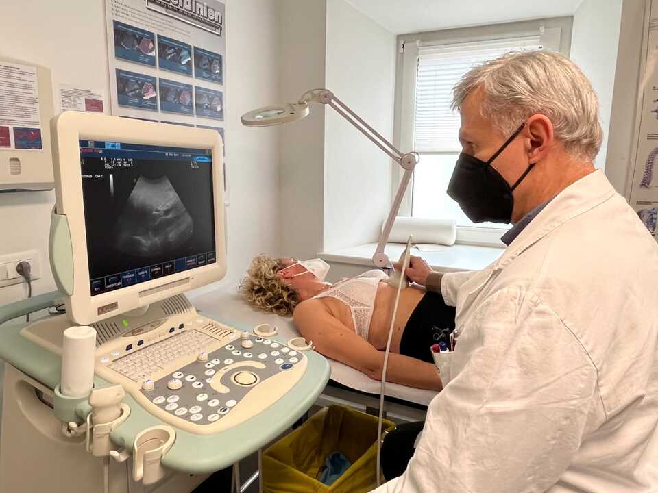 Dr. Giuliano Piccoliori - Ultraschall (Institut Allgemeinmedizin Bozen)