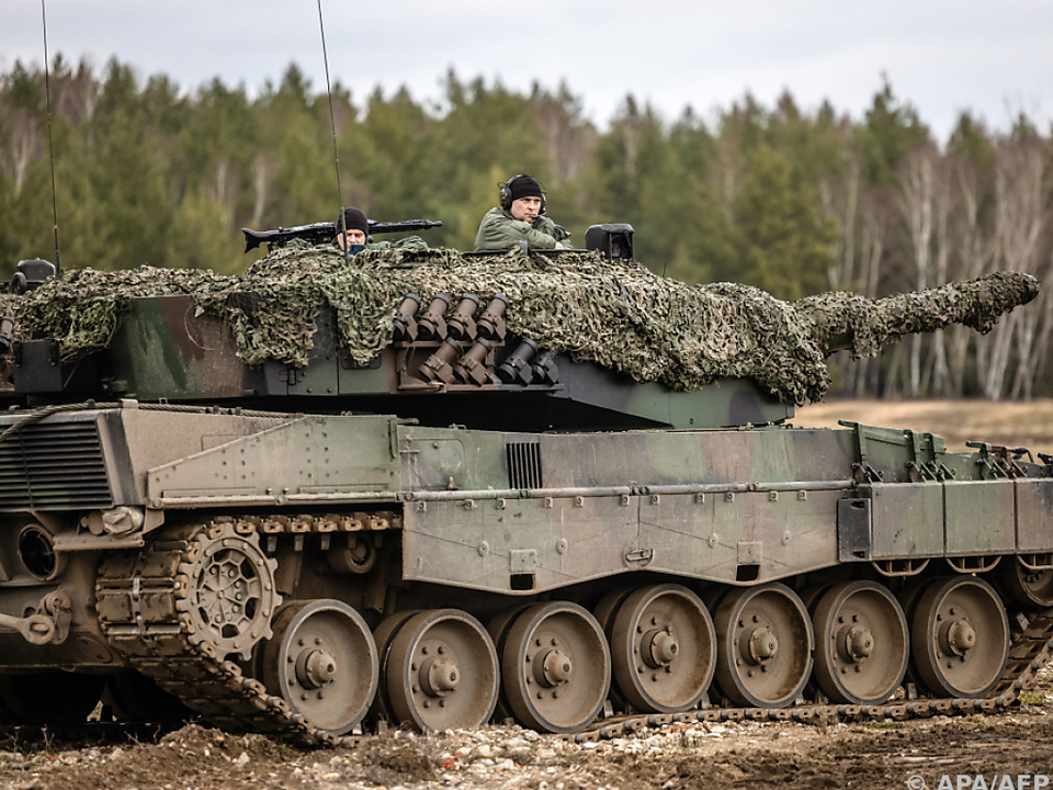 Polnische und ukrainische Soldaten bei der Ausbildung an Leopard-Panzern