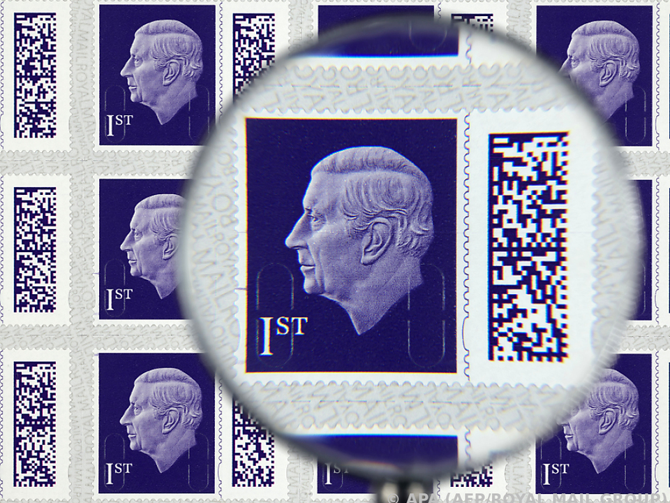 Profil von König Charles III. auf den neuen Briefmarken