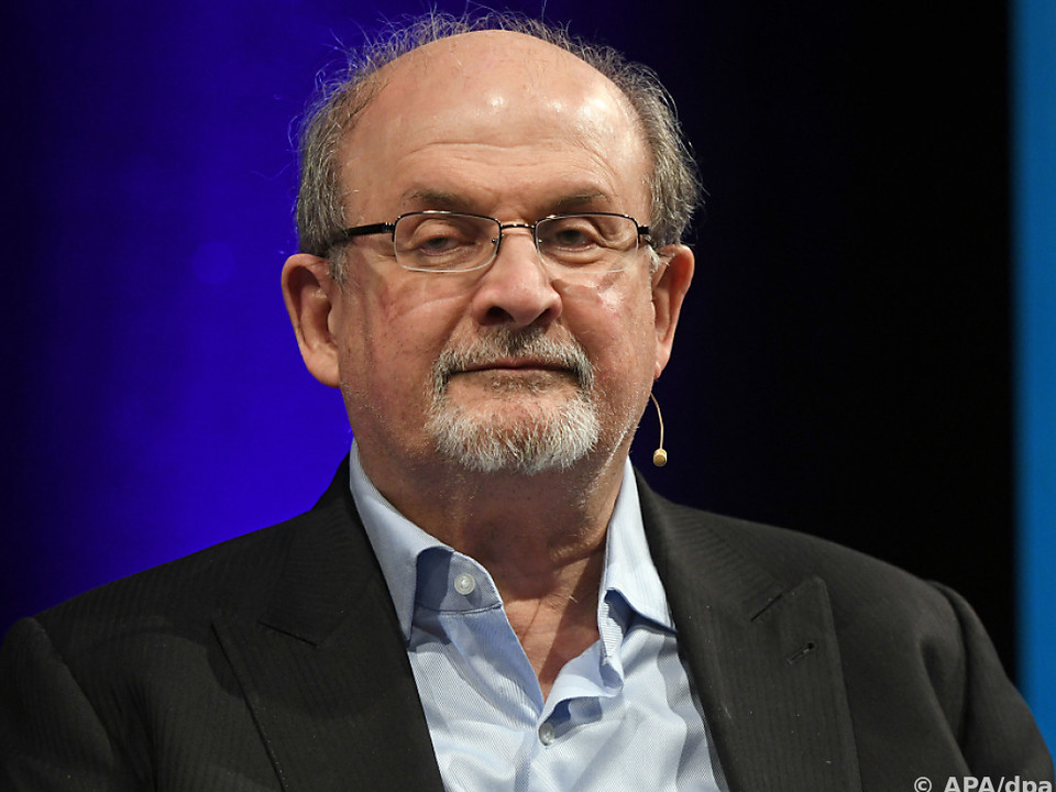 Rushdie (Archivbild) schaltet sich in die Debatte um Dahl-Bücher ein