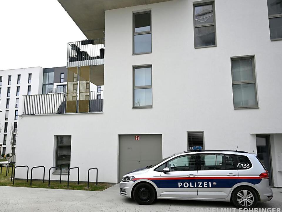 In diesem Haus in Wien-Lieisng starb eine Frau durch Messerstiche