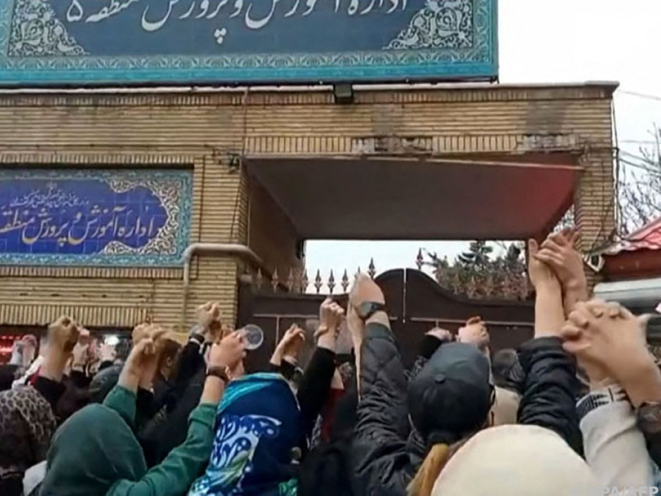 Protest vor dem Bildungsministerium in Teheran