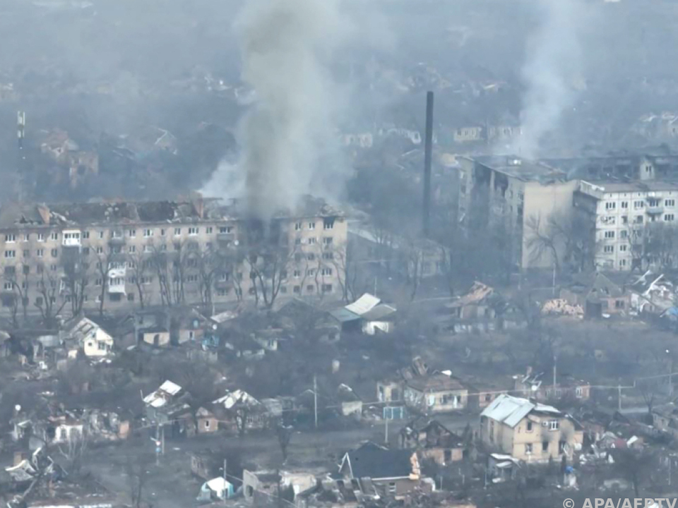 Russen und Ukrainer kämpfen erbittert um Ruinenstadt