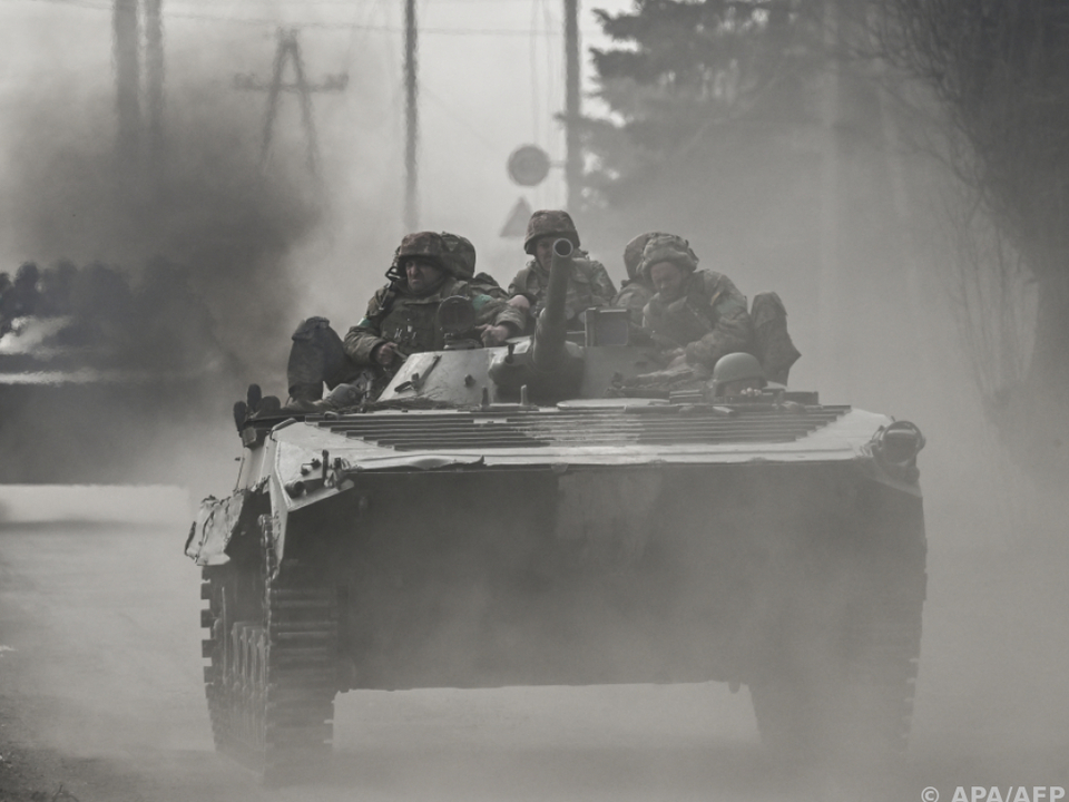 Ukrainische Soldaten auf dem Weg nach Bachmut