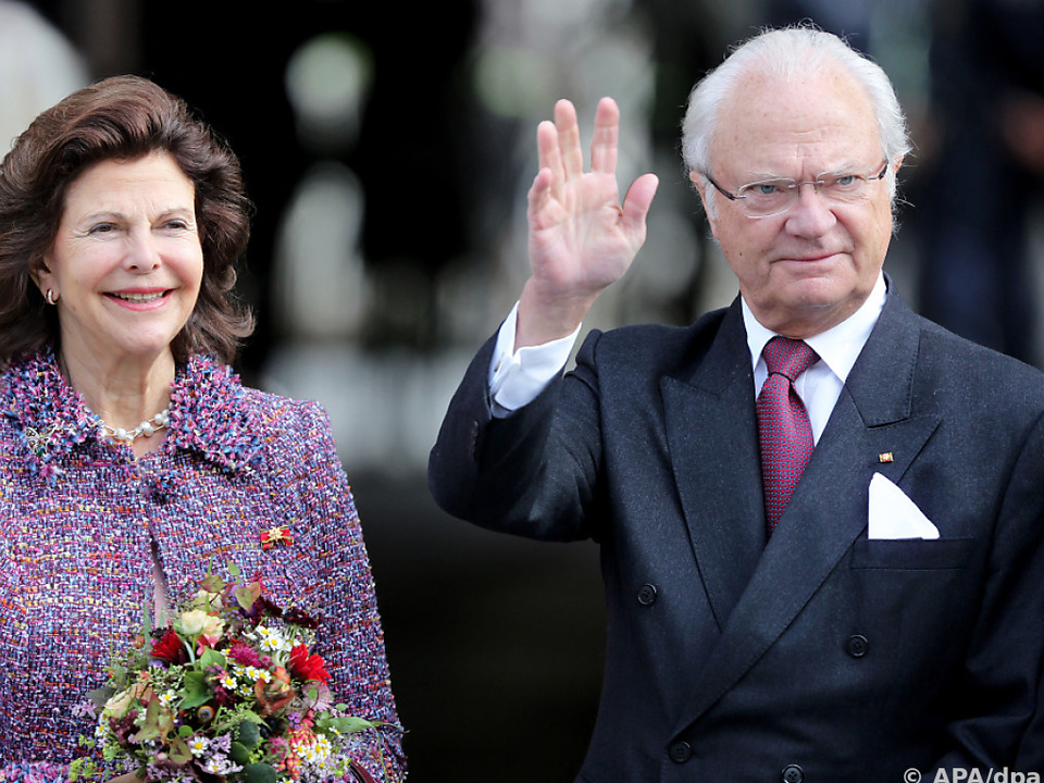 König Carl Gustaf kommt mit Tochter, nicht Frau