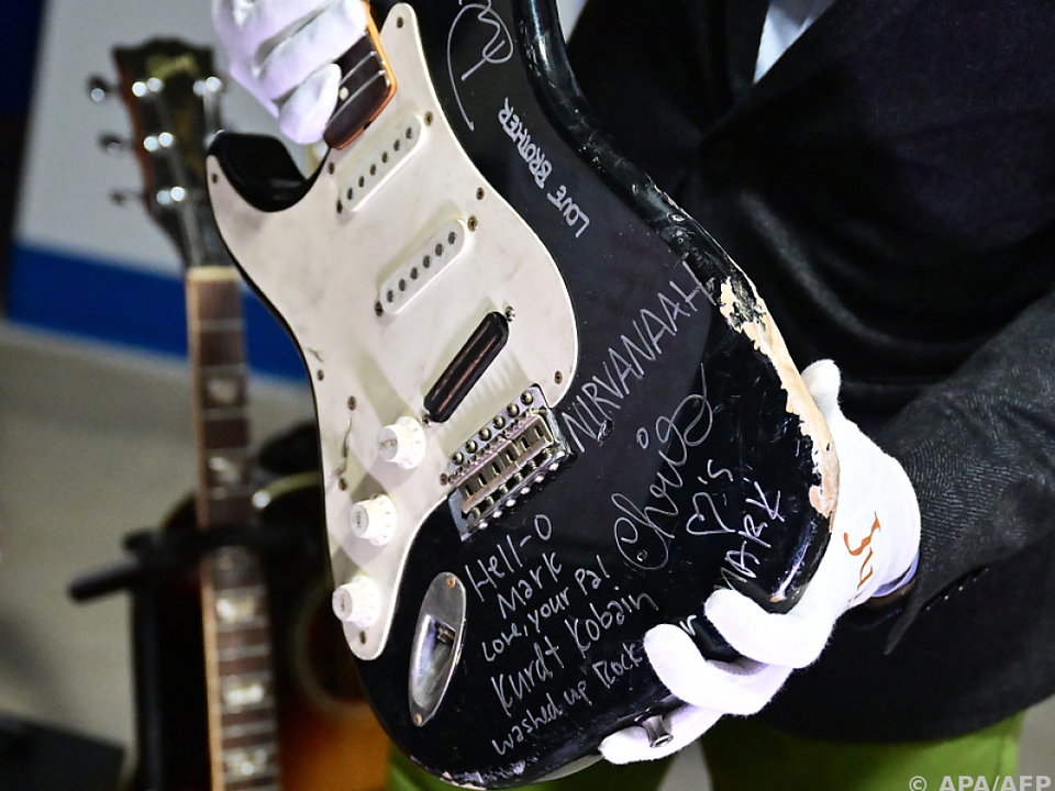 Die von Kurt Cobain zerschmetterte Gitarre wurde wieder zusammengebaut