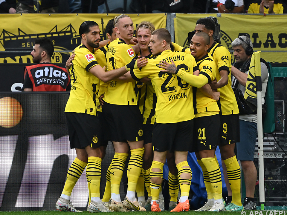 Dortmund bleibt den Bayern mit einer Galavorstellung auf den Fersen