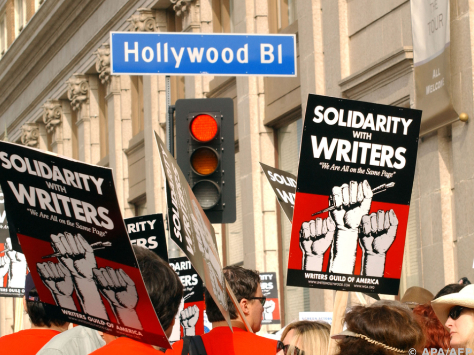Drehbuchautorinnen und -autoren fordern mehr Gehalt