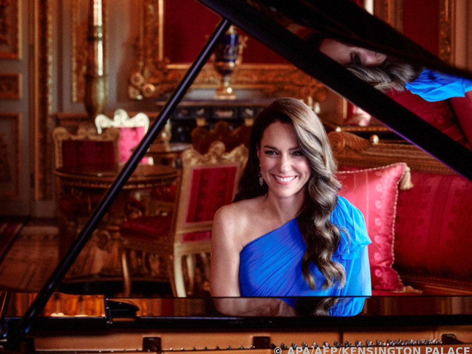 Prinzessin Kate für den ESC am Klavier im Schloss Windsor