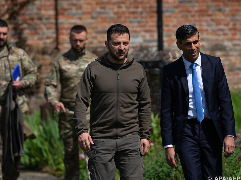 Selenskyj holte sich neue Zusagen in London militärische Hilfe