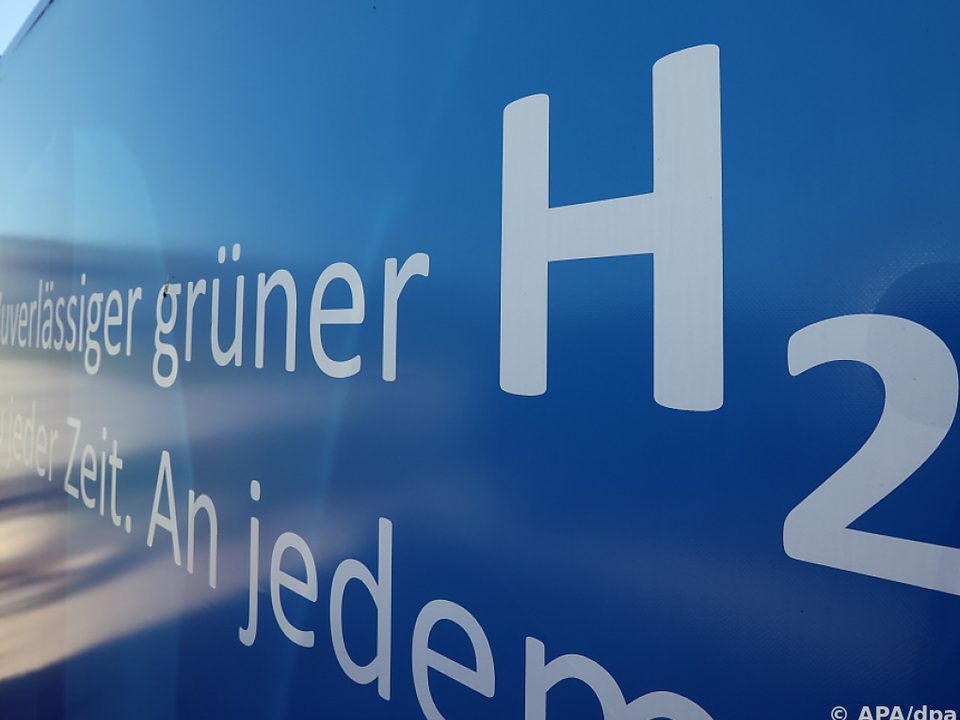Schild einer deutschen Firma, die grünen Wasserstoff produziert