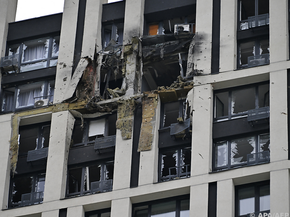 Durch abgeschossene russische Drohne beschädigtes Haus in Kiew