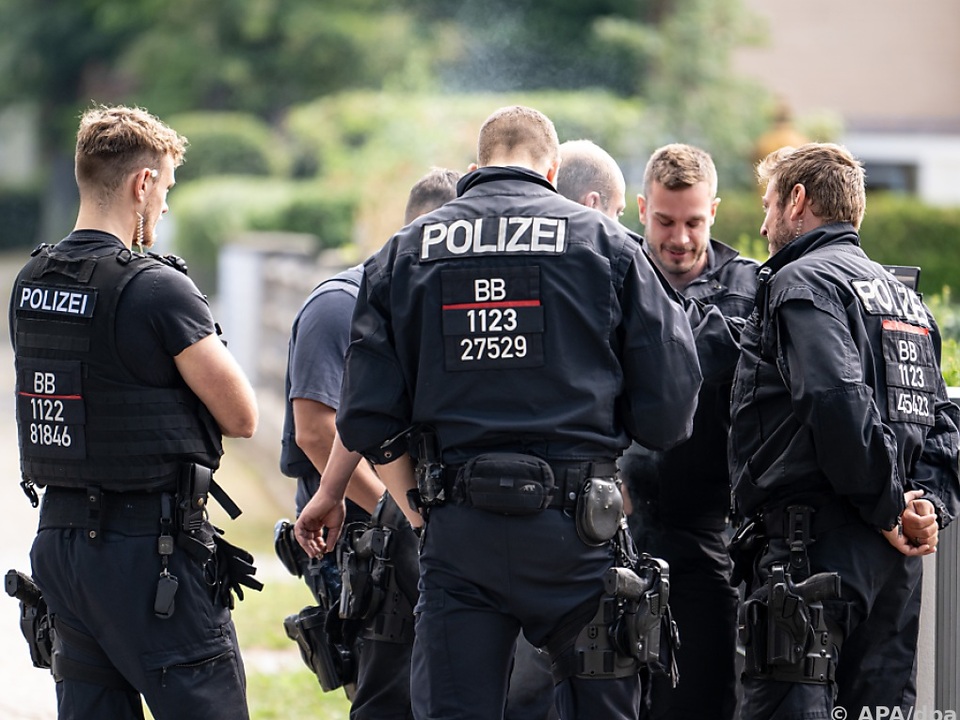 Polizisten bei Berlin auf Löwenjagd