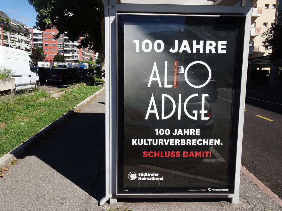 100 Jahre _Alto Adige_ Bushaltestelle