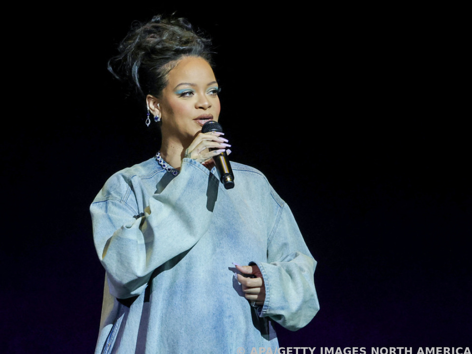 Rihanna macht Werbung für eigenes Umstandsmodelabel (Archivbild)