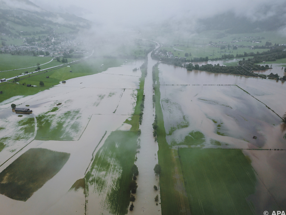 Übrflutete Felder in Uttendorf in Salzburg