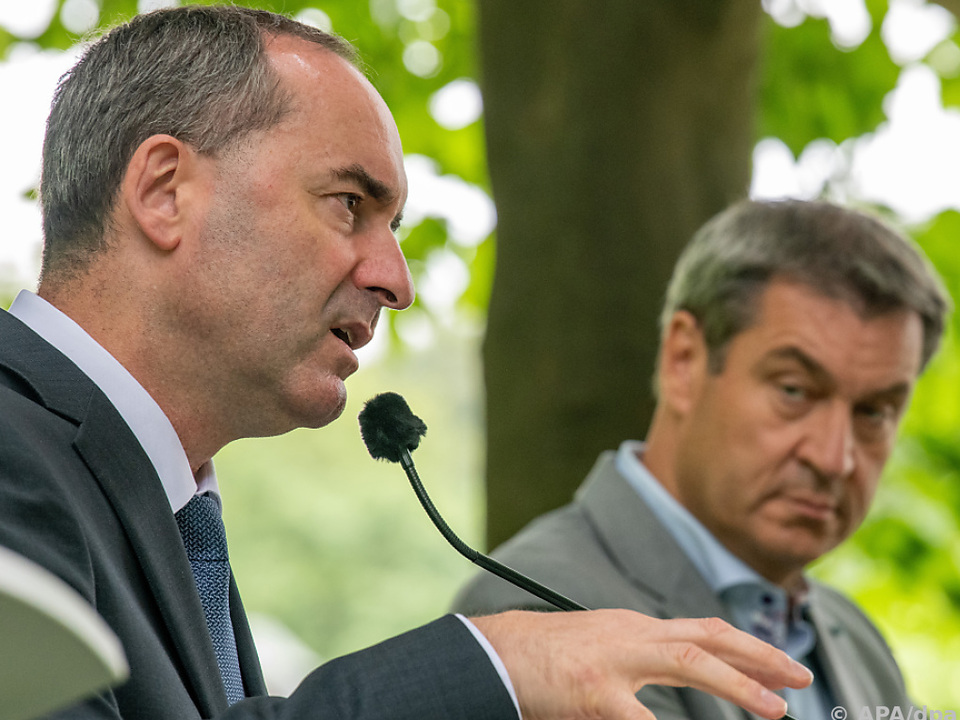 Bayerns Vizeregierungschef (links) fordert ein Ende der \