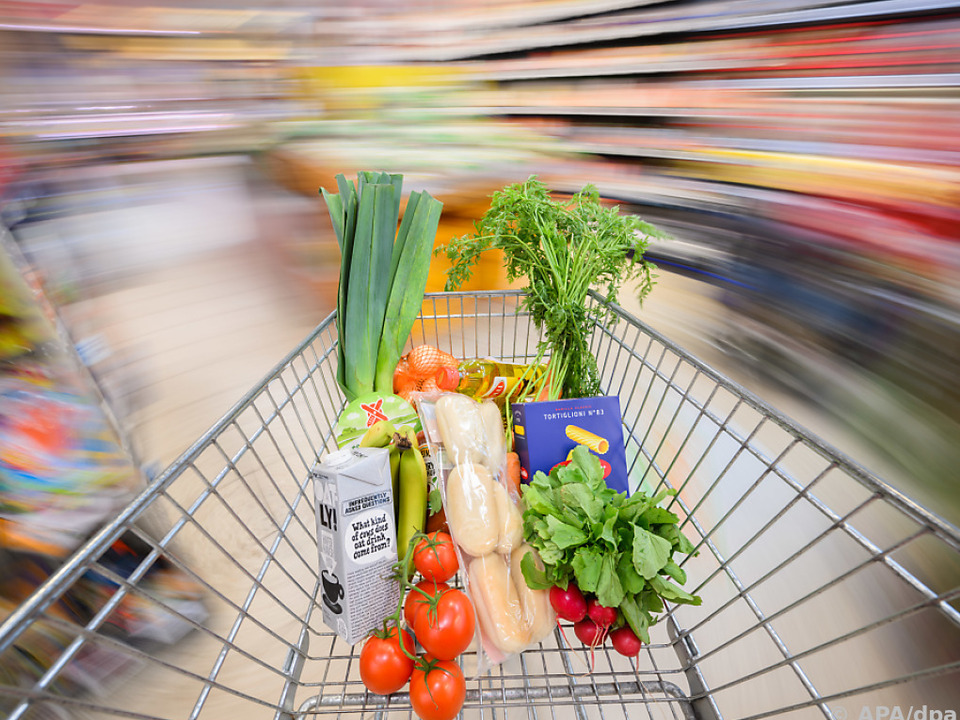 Das Einkaufsverhalten hat sich durch die Inflation deutlich verändert supermarkt inflation sym