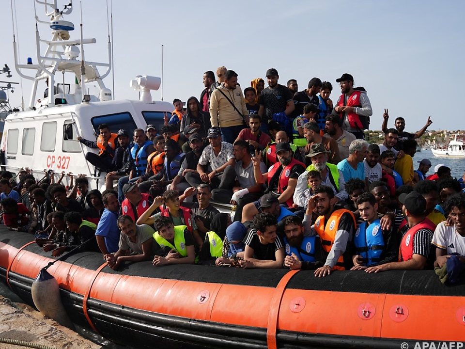 Die ankommenden Flüchtlingsboote sind meist total überfüllt