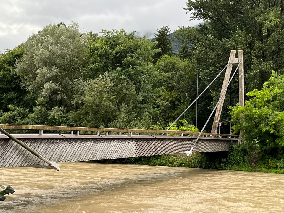 Hochwasser_Auwald_Brücke_quer_28.8.23