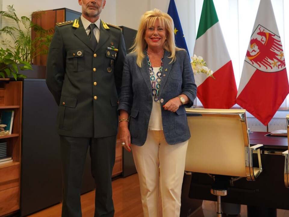 Landtag Präsidentin Mattei empfängt Oberst Dinoi Südtirol News