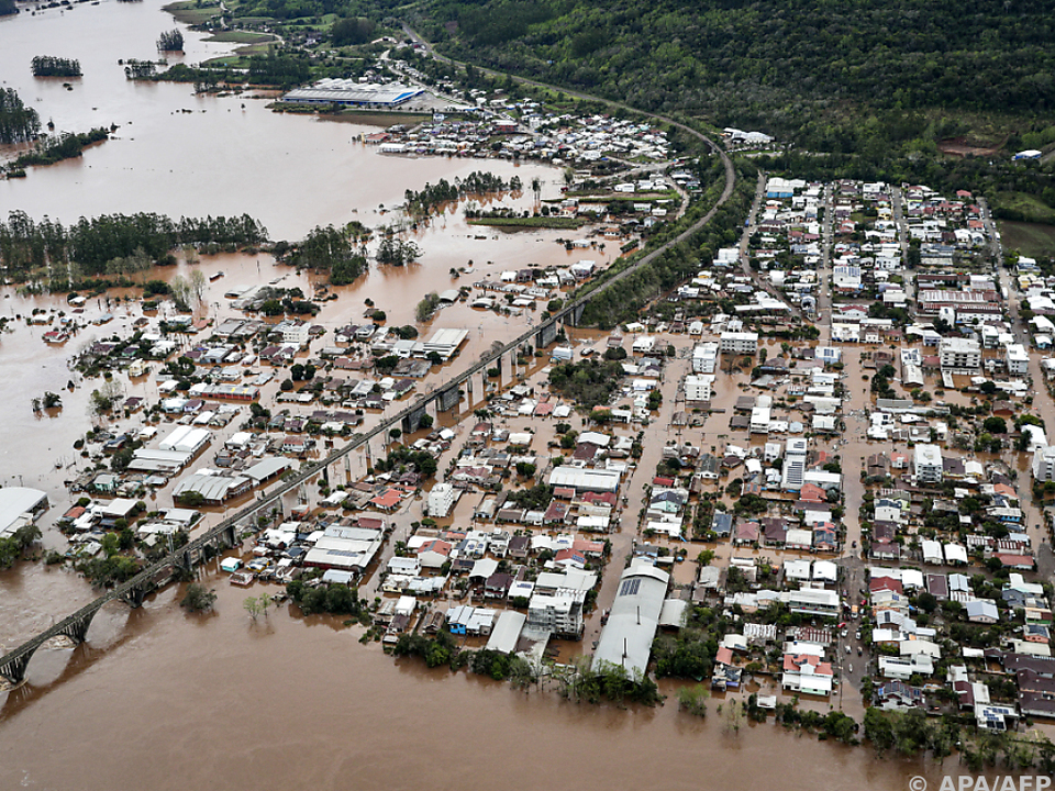 Mehr als 25.000 Menschen in rund 60 Städten von Unwetter betroffen