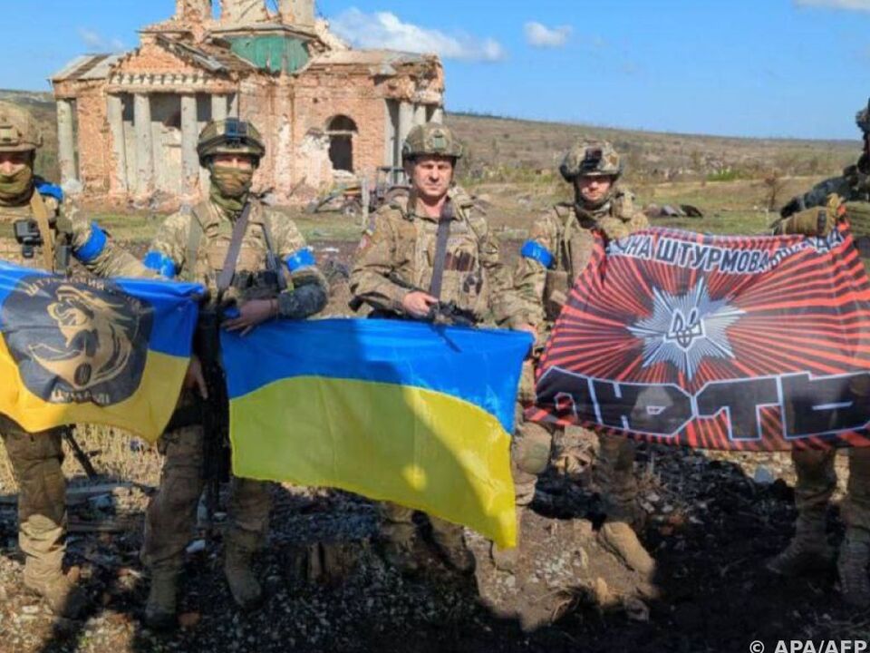 Soldaten nach der Eroberung des strategisch wichtigen Klischtschijiwka
