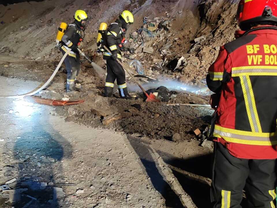 Feuer-auf-der-M-lldeponie-Passanten-spielen-entscheidende-Rolle