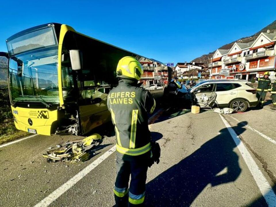 Crash Zwischen Linienbus Und Pkw – Sechs Verletzte – Südtirol News