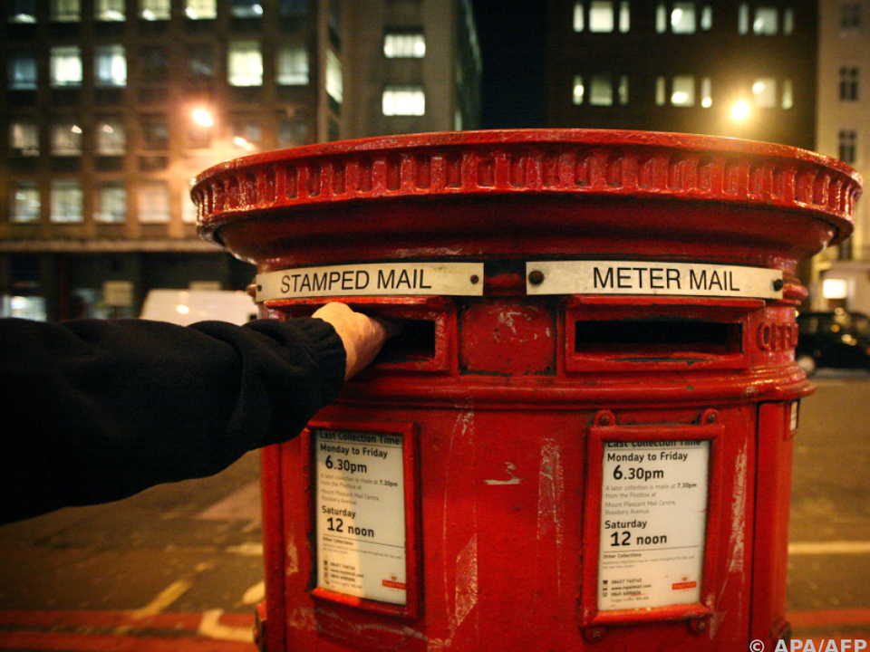 Britische Briefkästen sollen Weihnachtsstimmung verbreiten