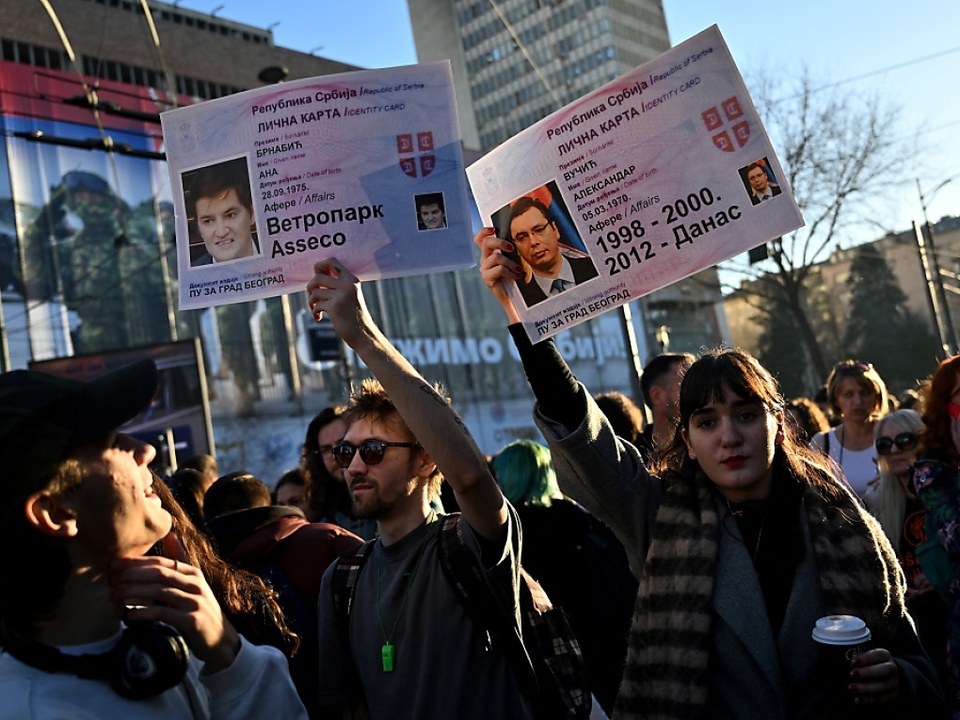 Erneut Proteste gegen mutmaßlichen Wahlbetrug in Belgrad