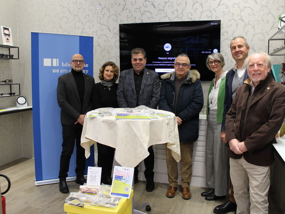 Optiker-Optometristen im hds sammeln alte gebrauchte Brillen – Südtirol ...