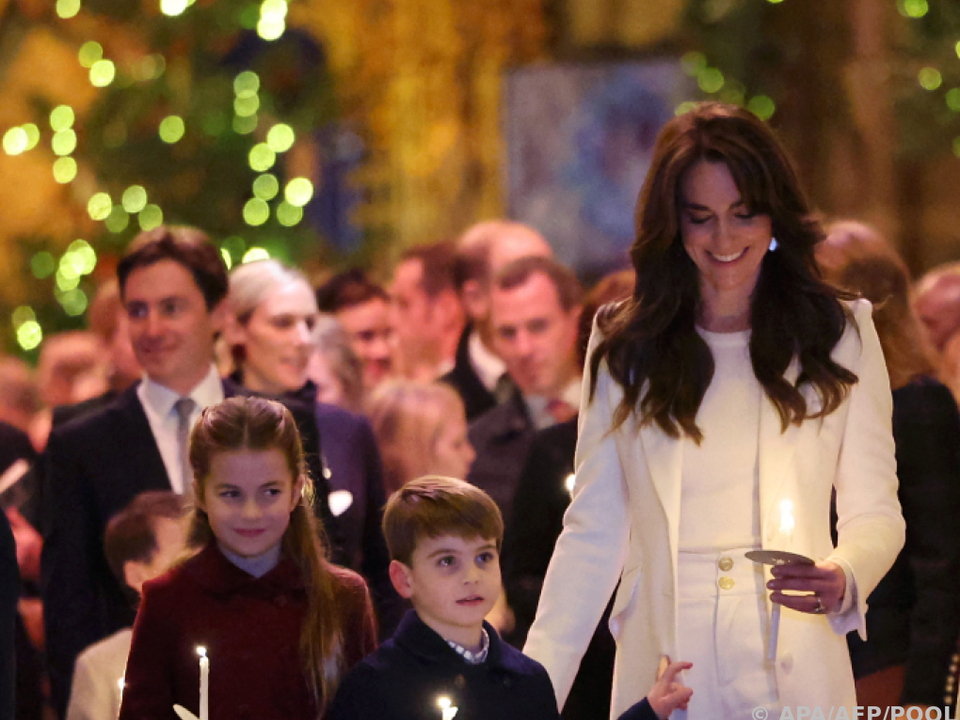 Prinzessin Kate mit ihren Kindern in der Westminster Abbey