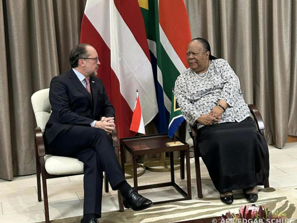 Südafrikas Außenminsterin Naledi Pandor mit Amtskollegen Schallenberg