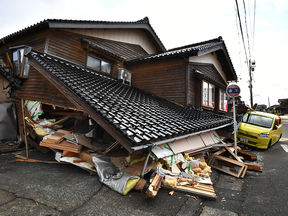 Eingestürztes Haus in Wajima in der Präfektur Ishikawa