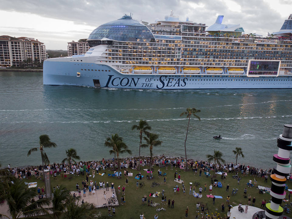 Icon of the Seas hat 20 Decks und ist 365 Meter lang