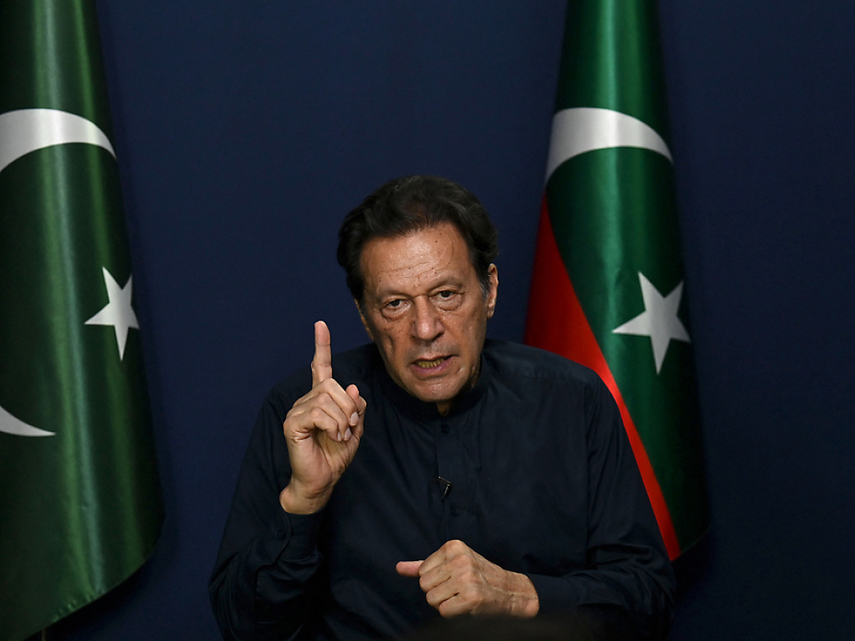Khan wurde 2022 per Misstrauensvotum vom Parlament abgewählt