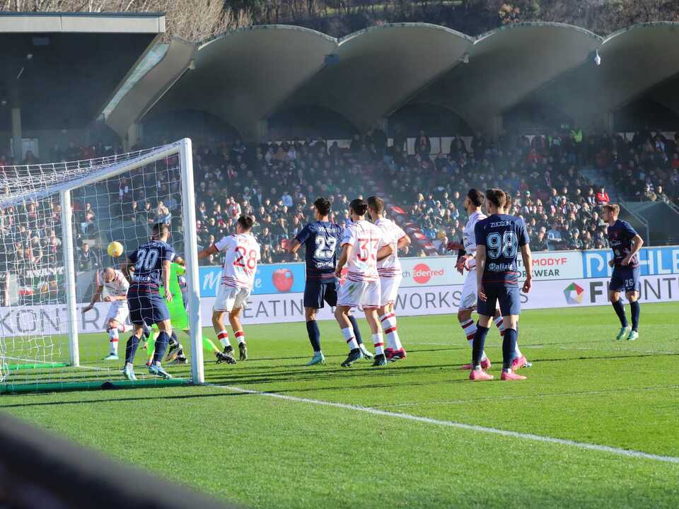 Die Weißroten müssen sich den Lupi Calabresi mit 01 beugen Südtirol News