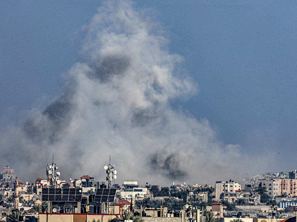Rauch über den Gazastreifen
