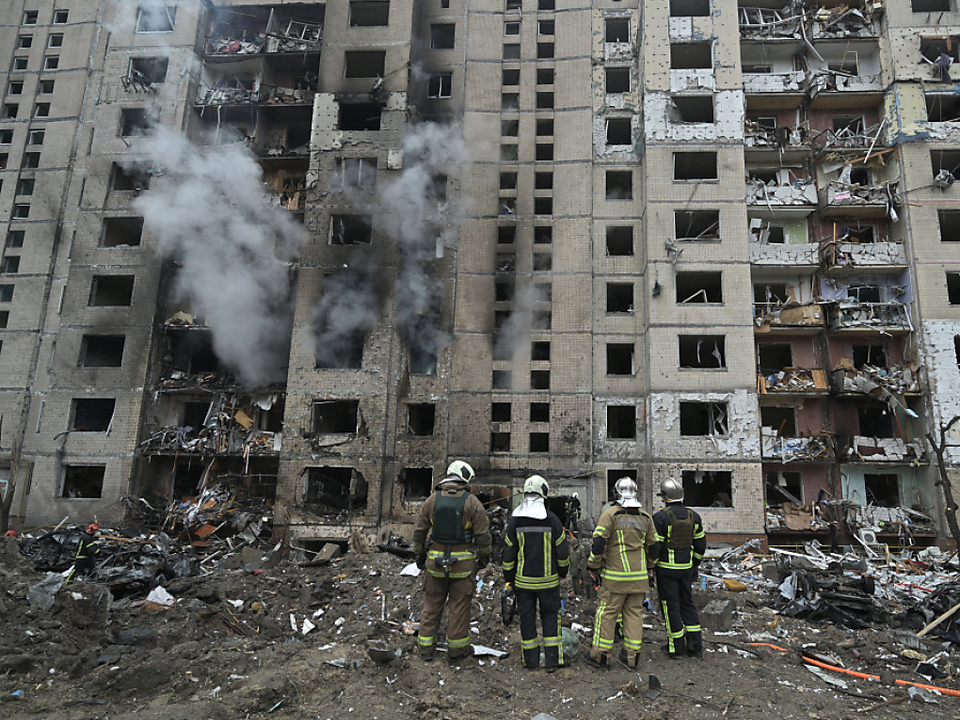 Zerstörte Wohnhäuser nach Angriffen in Charkiw
