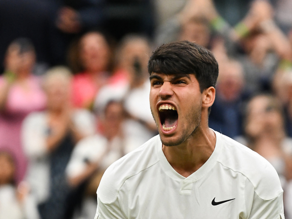 Titelverteidiger Alcaraz zittert sich in Wimbledon weiter