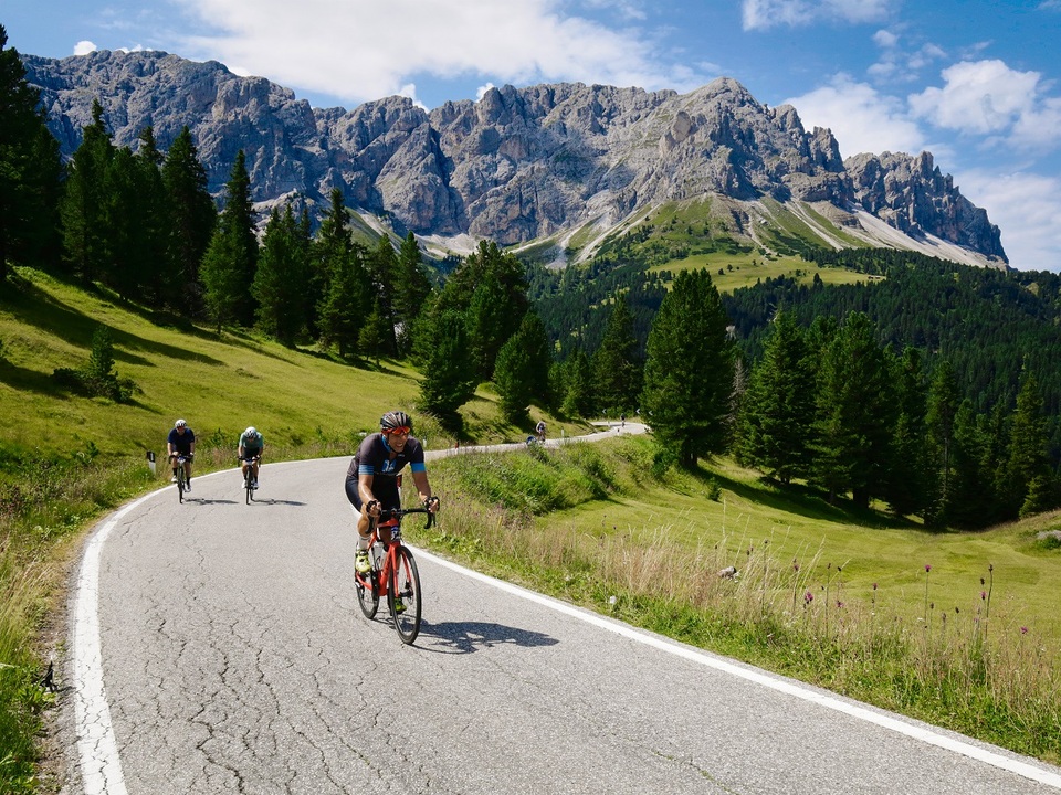 Der-47-Giro-delle-Dolomiti-steht-in-den-Startl-chern