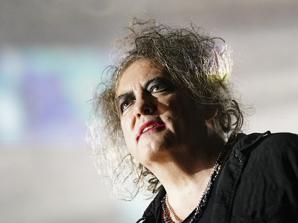 the-cure-mit-majest-tischer-schwermut-auf-neuer-platte